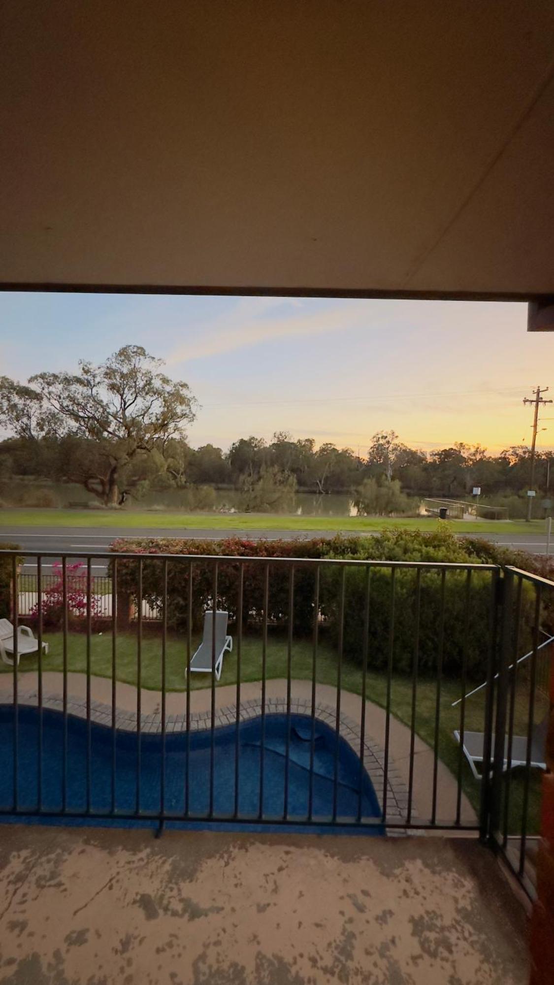 Mildura Riverview Motel Gol Gol Bagian luar foto