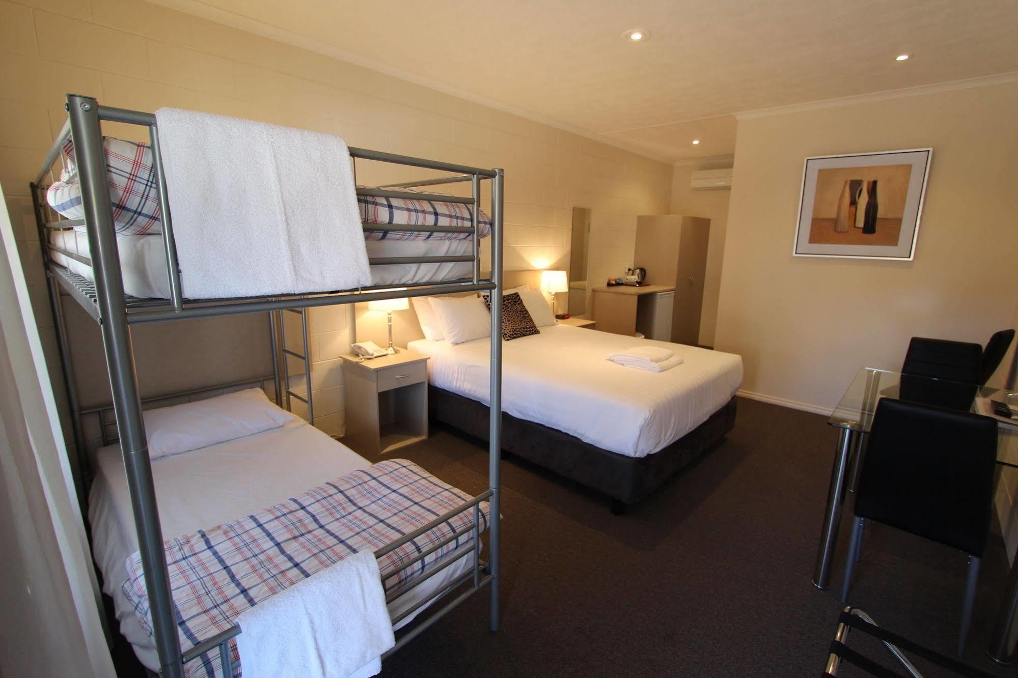 Mildura Riverview Motel Gol Gol Bagian luar foto